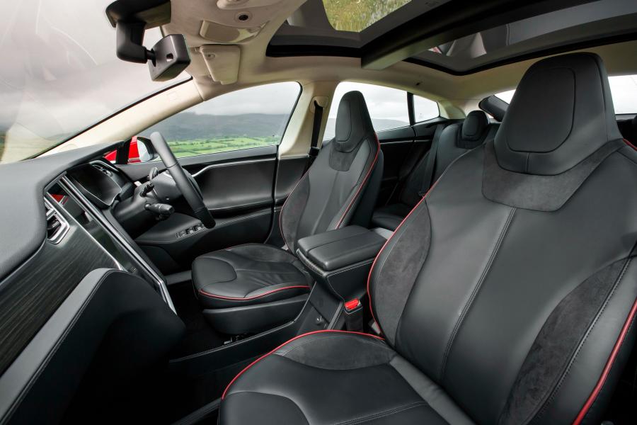  Tesla Model S P85+ 2014 года  (UK) (фото 26 из 30)